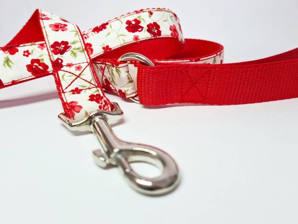 Red floral dog lead