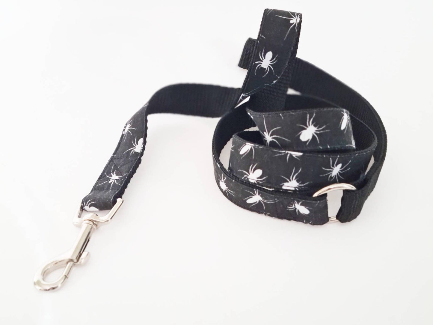 Spider dog lead